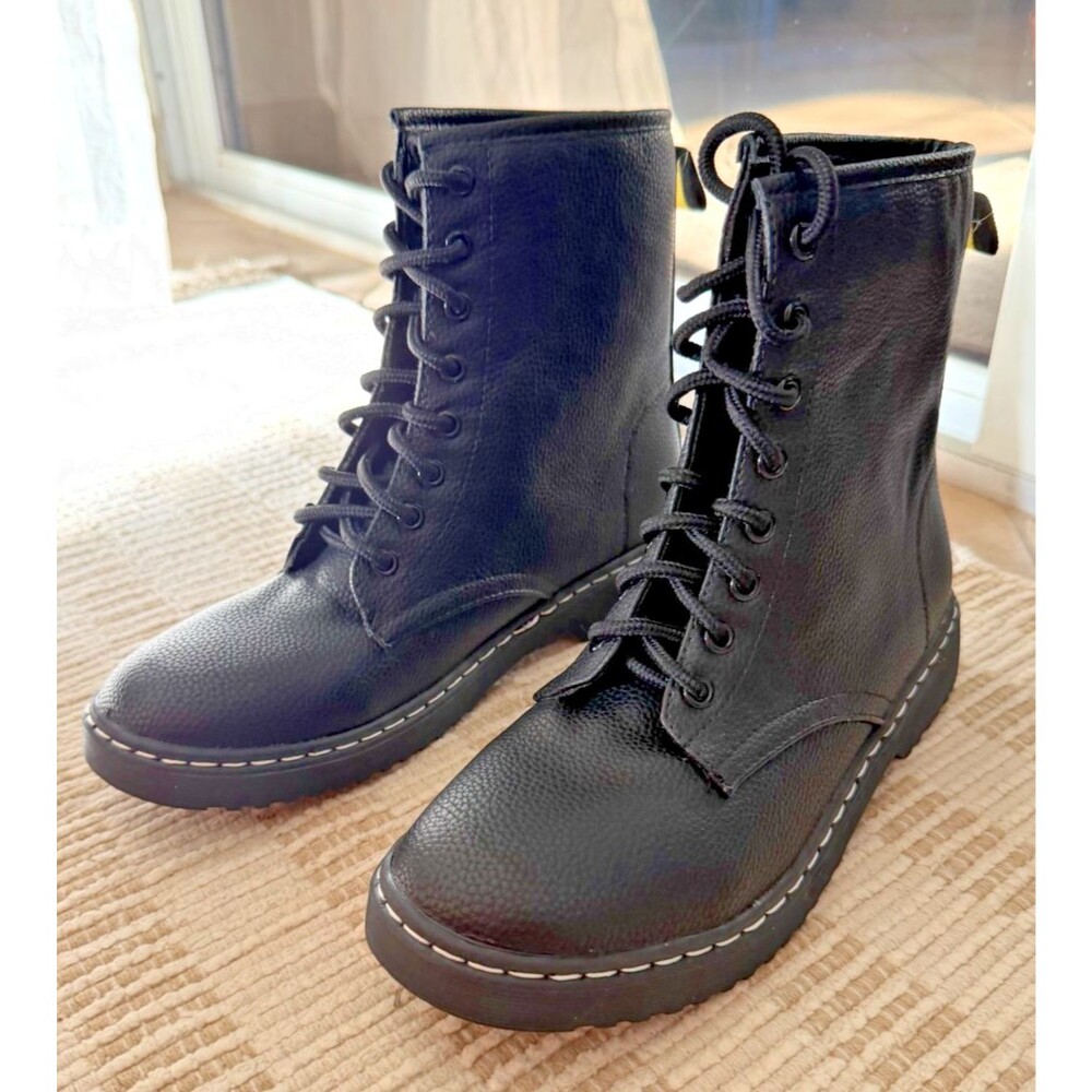 Boots Womens  sz 10 Black Chunky Lug Sole Faux Leather Combat Air cloud